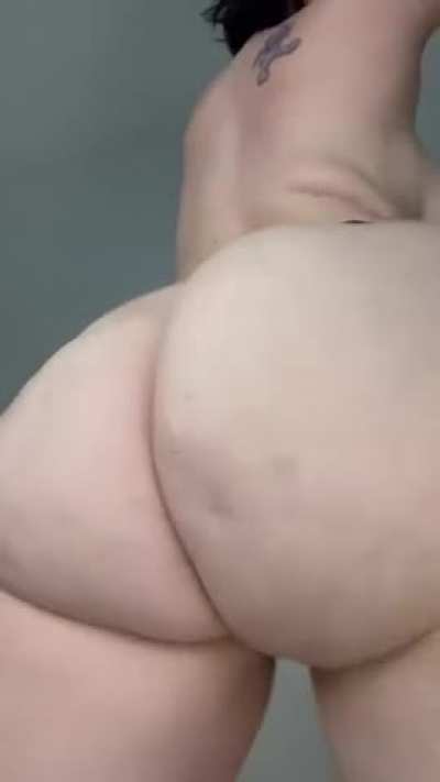 my big ass wants to be painted in a white specimen