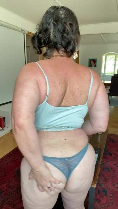 I will make your cock hard and beg you to cum on my face