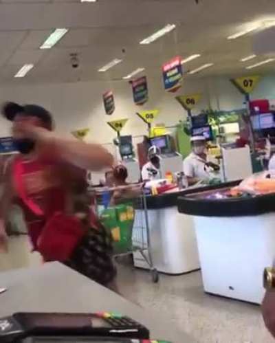 Viado vs segurança. FIGHT!