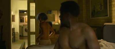 ZOE KRAVITZ – KIMI