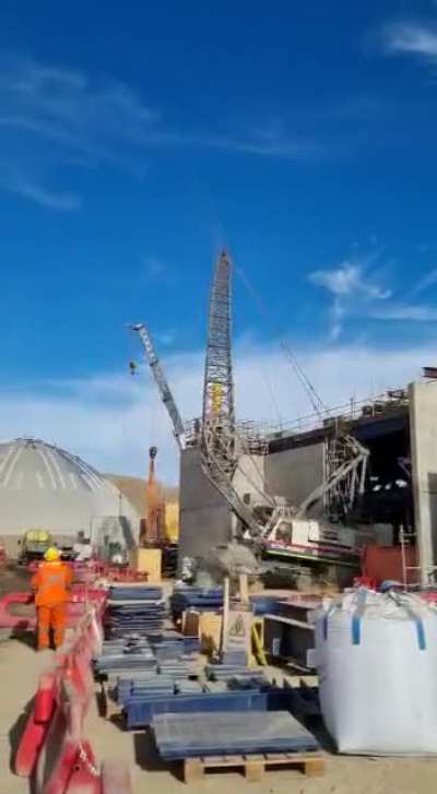 Crane falling due to miscalculated load. Chile April 2023