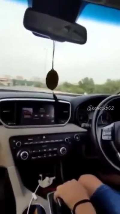 Title ka accident ho gya
