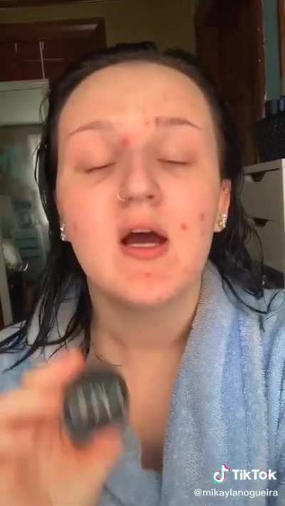 Does anyone know if she has a youtubeYouTube? She changed my life with this hack.