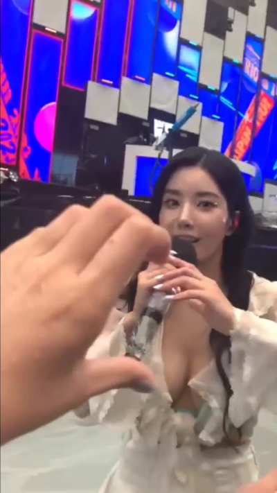 Kwon Eunbi up close