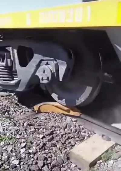Train rerailer