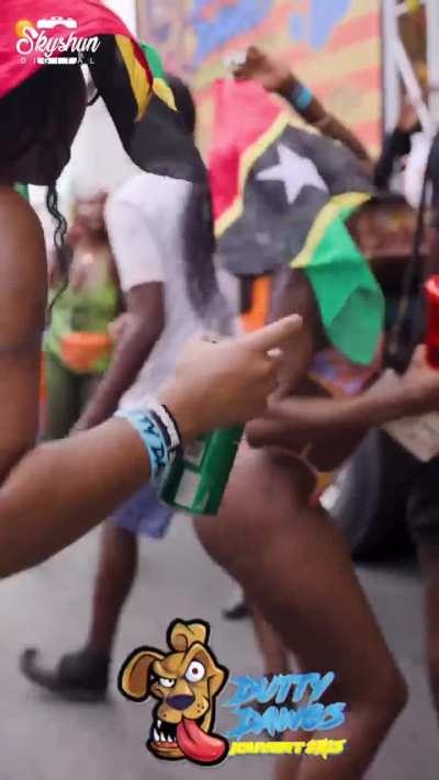 Sint Maarten 🇸🇽 Jouvert & 🇩🇲 Bouyon Vibes (📷:@s<wbr>kyshu<wbr>ndigi<wbr>tal)