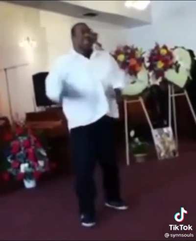 if this lil ponytail ass nigga started doing the robot dance infront of me i’m coming back to life
