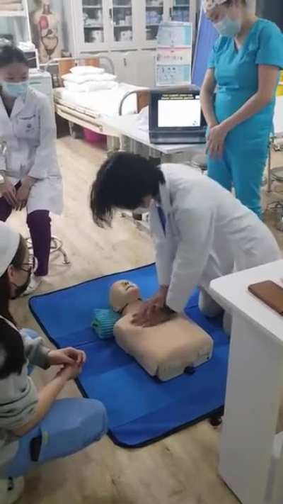 How to give cpr