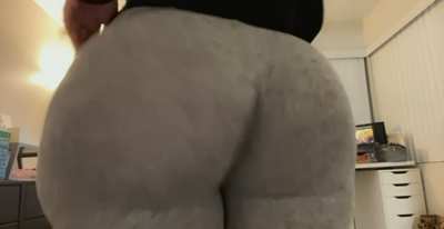 Do grey sweatpants look good on me too?