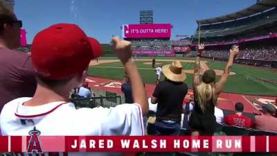[Highlight] Jared Walsh goes back-to-back with Ohtani with his 21st homer of the year!