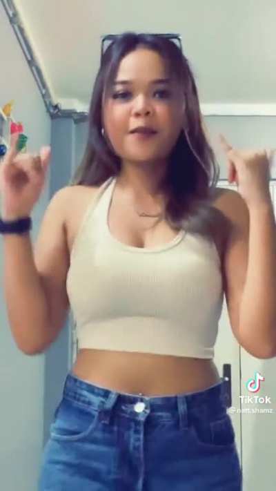 Just wanna fuck a busty ITE Malay girl like her