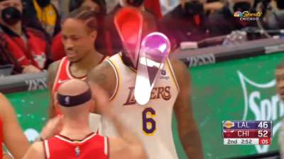 [Highlight] Officials overturn out of bounds on the lakers to a kicked ball