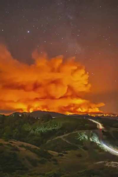 Timelapse of a quickly growing fire in the Santa Cruz Mountains, California
