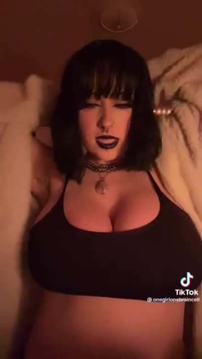 (oneg<wbr>irlon<wbr>ebrai<wbr>ncell<wbr>) big boobs emo girl