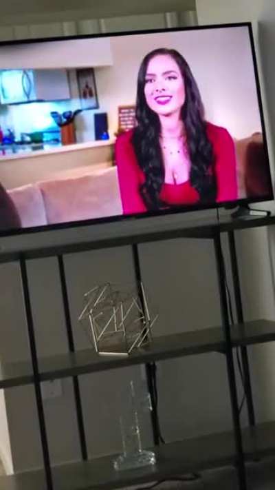 Millionaire Youtuber Asks His Part-Time Model Girlfriend To Split The Check.