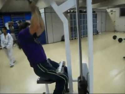 How's my form on these lat pulldowns?