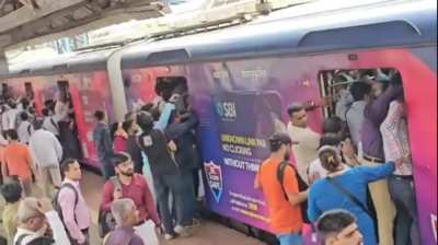 Massive Demand Supply gap as CSMT Fast AC local arrives at Dombivali 