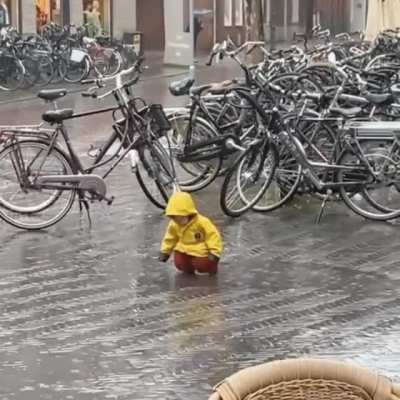 Dutch child accepts rain