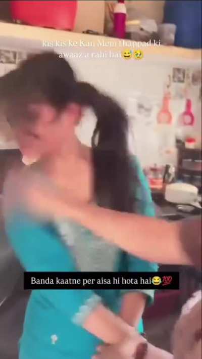 Fight between girls over boyfriend. Two girls slapped her 60 times😳