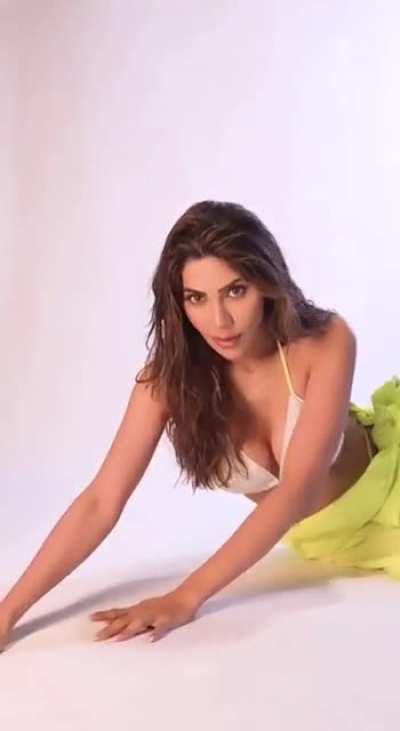 Iss nikki tamboli ki saari nangi video cleavage waali link description m h bralesswaali bhi nangi