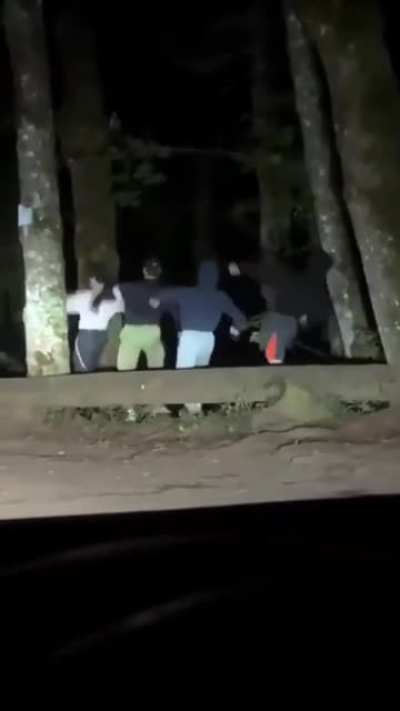 Eu e meus amigos indo caçar gente que kiba meme