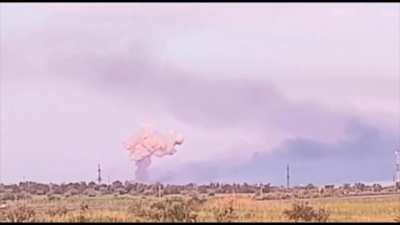 Evacuation of the Kalachayevsky district is reported due to ongoing detonation of ammunition depots at the military airfield in Marinovka, Volgograd. Several hours after attack.