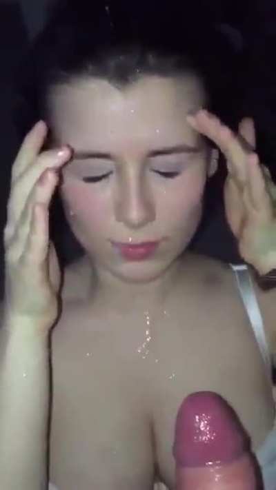 Who is she?? Plss