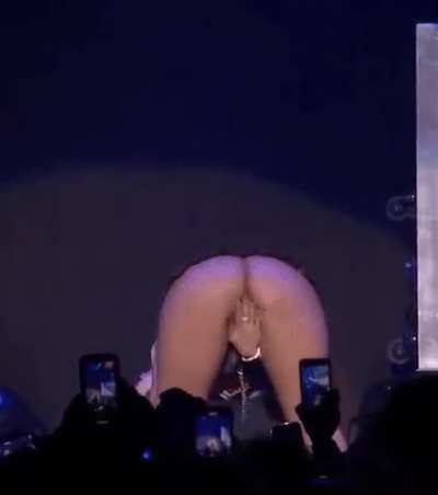 Ice Spice putting on a show