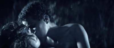 Lesbian plot from Yellowjackets - Jasmin Savoy Brown & Liv Hewson