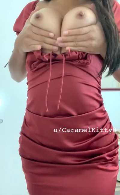 It’s very easy to reveal myself in this dress [OC]