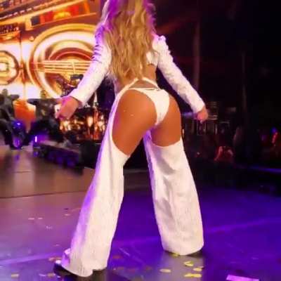 Shaking that ass