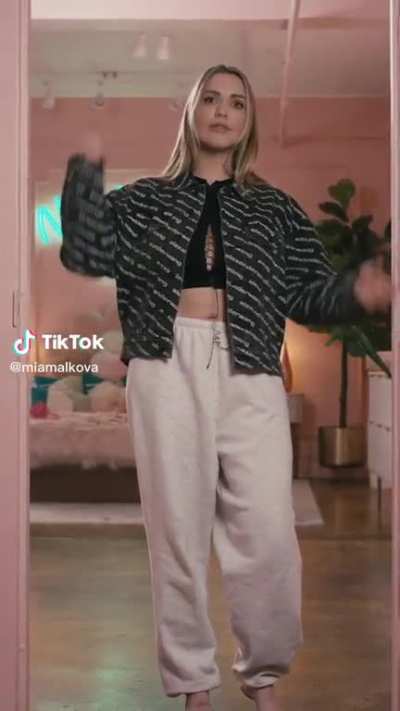 Mia Malkova @miamalkova