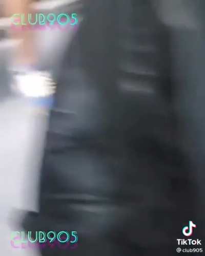 Anti masker gets aggressive after being told to wear a mask