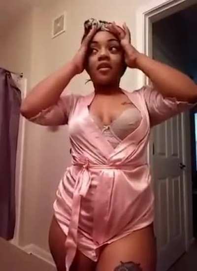 Chyna hall clapping that fat ass😫😍<wbr>💦