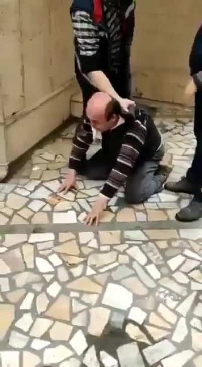 tanrı öldü. sokaktaki kız çocuğu tecavüze uğrarken izledigi icin onu ellerimle öldürdüm