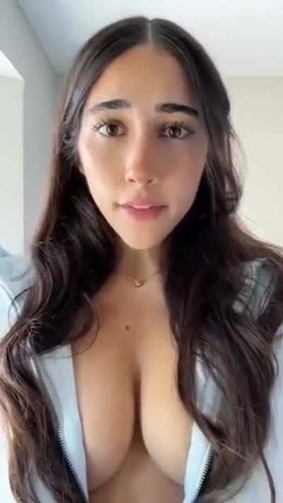 Izzy green is so hot