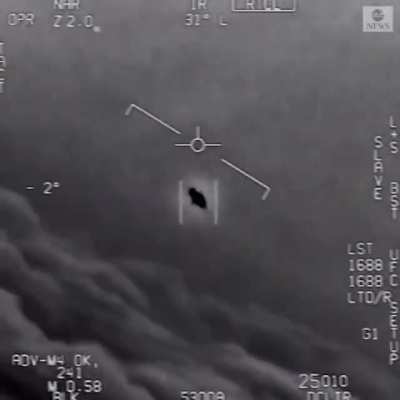 Pentagon, biri 2004 yılında diğer ikisi de 2015 yılında çekilen ve emekli bir pilotun UFO olduğunu iddia ettiği görün<wbr>tüler<wbr>in varlığını doğruladı.