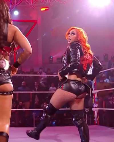 Gigi Dolin’s thick pale ass
