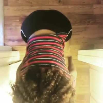 Wowhadiya shaking it