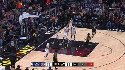 [Highlight] Lauri Markkanen slams it on the break