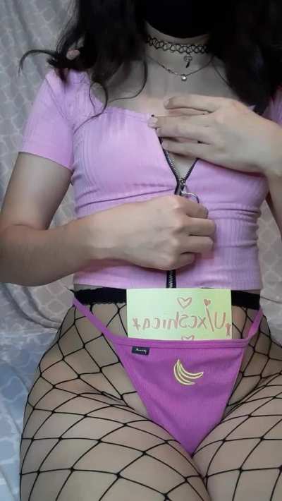 can I put my [ST] between your face?