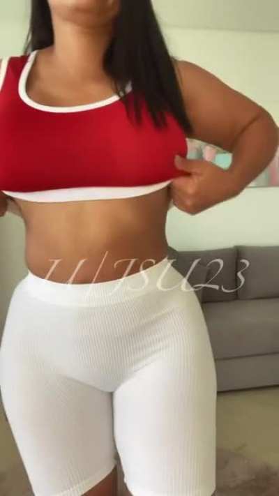Me tomó 40 años mostrar mis tetas en Internet 🤷🏽‍♀️ Espero que no sea demasiado tarde 😏