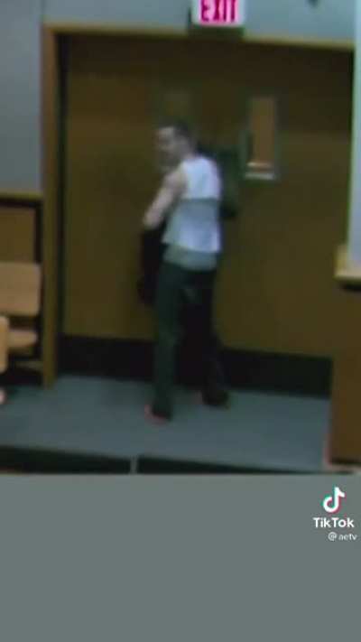 Inmates walks out of court like a boss..