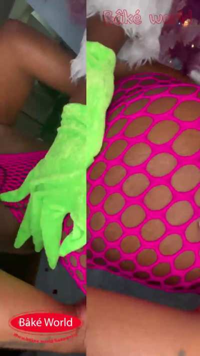 its crazy how nasty she got wen she found out the Grinch was here to take her cookies
