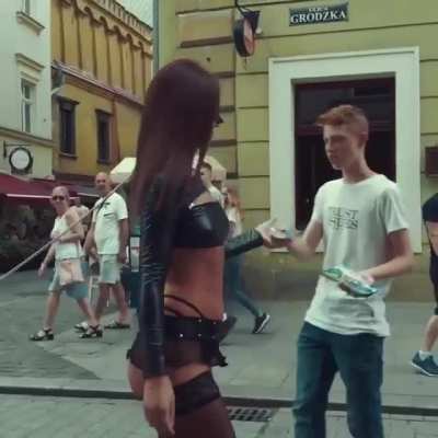 Nsfw beyler bunla ilgili bir isim kaynak vs her şey olur yav. Muhteşem aq kadınıj yürüyüşü. FBI CIA MOSSAD KGB bi el atın şuna