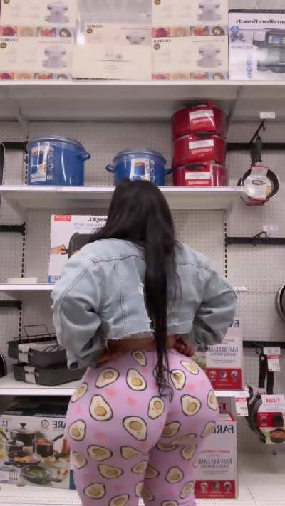 I caught someone recording me while i was in this store 😂 I didnt stop him tho 😩
