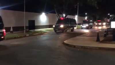 Olha o comboio de terroristas passando no seu feed. Destino: Papuda!