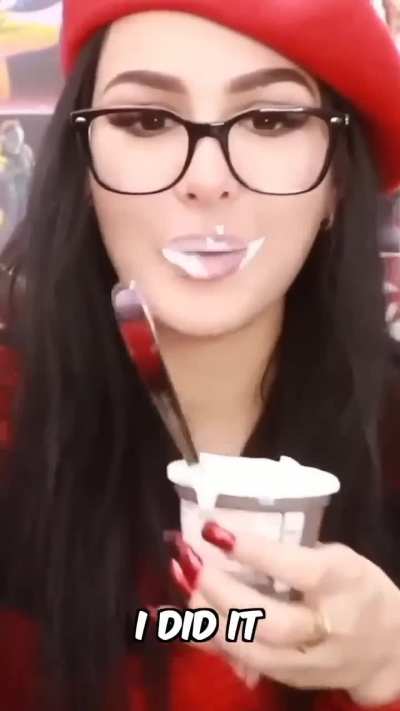 I know it's yogurt but It kinda looks like something else too 🤤🤤