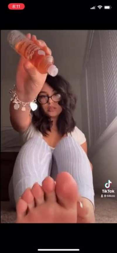 What’s her ig or tiktok?