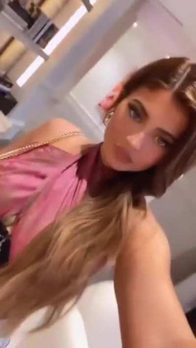 Looks (GFY)